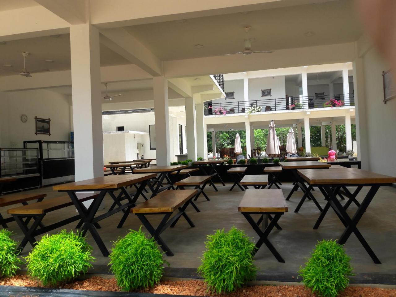 Lavish Resort - Sigirya Sigiriya Exterior photo